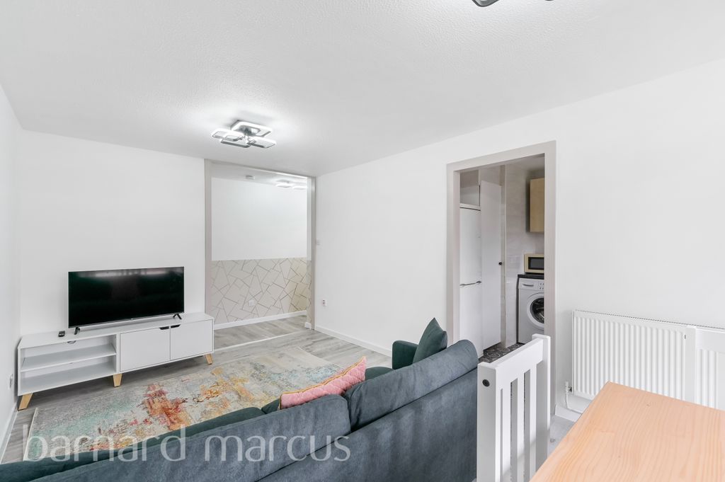 Property photo 3 of 8 Reception Room