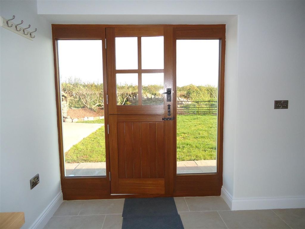 Property photo 3 of 20 Entrance