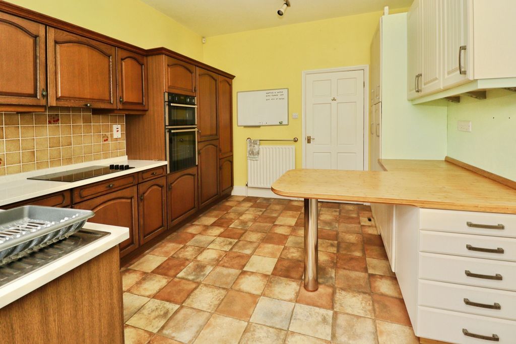 Property photo 3 of 33