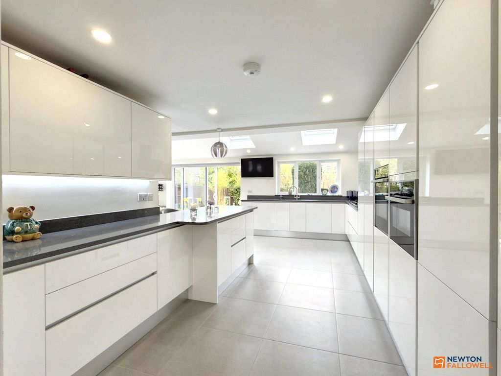Property photo 2 of 39