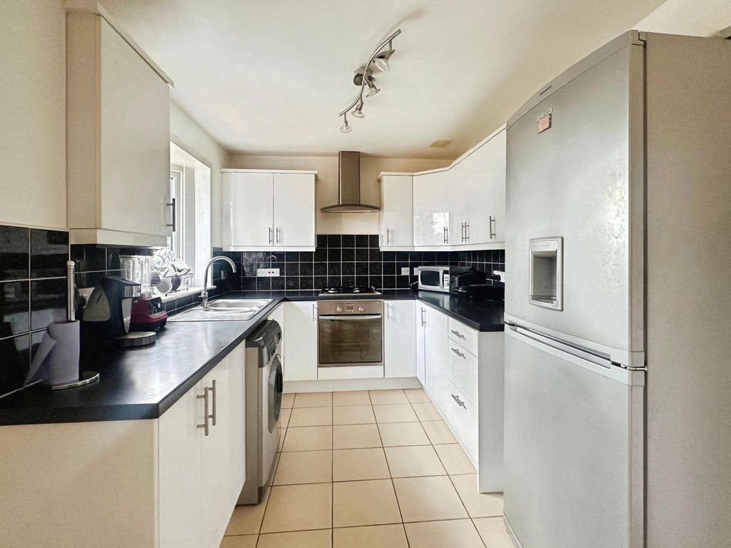 Property photo 2 of 14 Kitchen