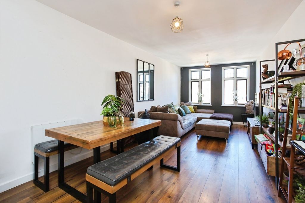Property photo 2 of 20 Pbox-Img.Jpg