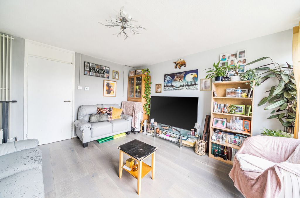 Property photo 1 of 16 1400215-13-696E51...