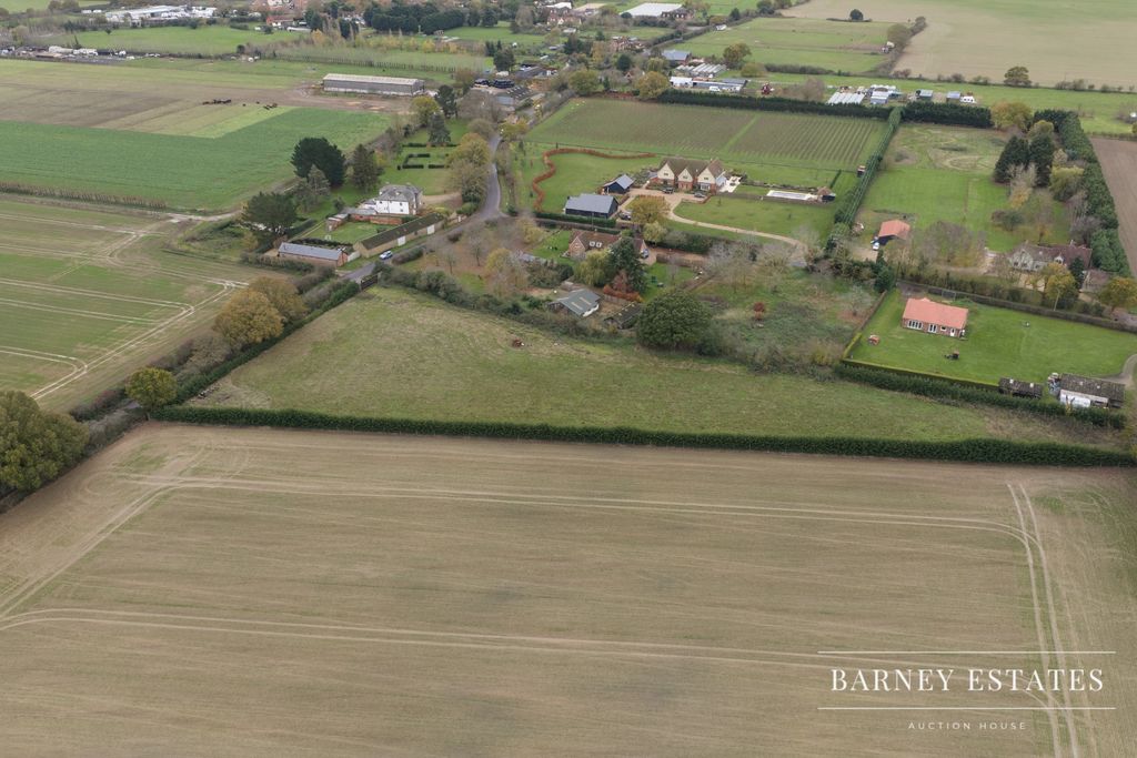 Property photo 2 of 7 Photo 7