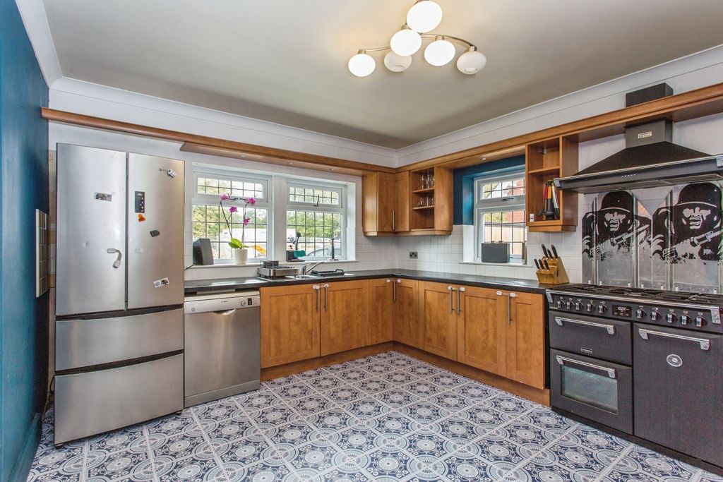 Property photo 3 of 22 Kitchen