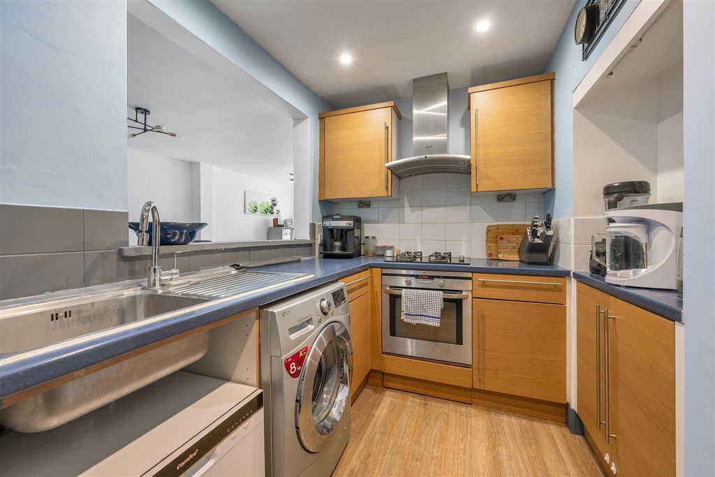 Property photo 3 of 18 Grove Hill, E18