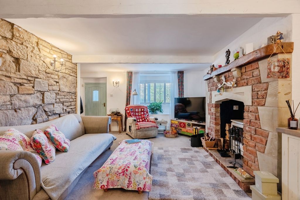 Property photo 3 of 29 Lounge