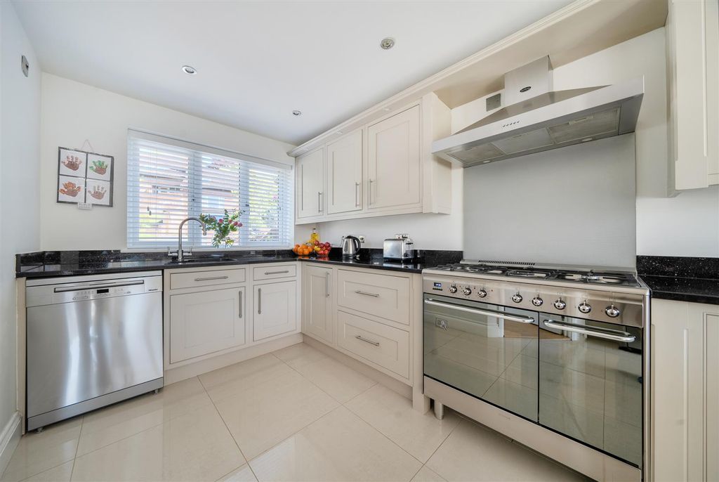 Property photo 2 of 35 1445881-30-69Ea63E63Acdc.Jpg