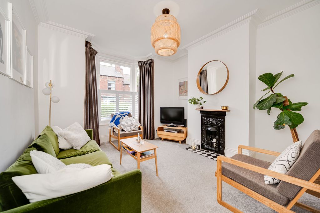 Property photo 2 of 35