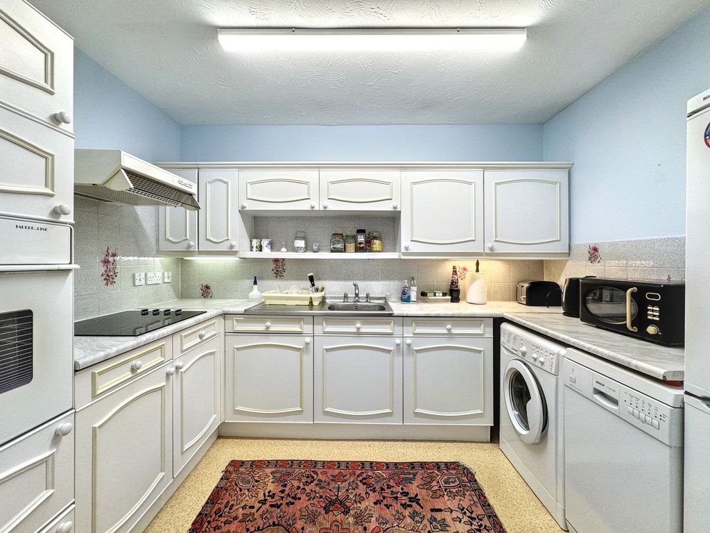 Property photo 3 of 12 Kitchen