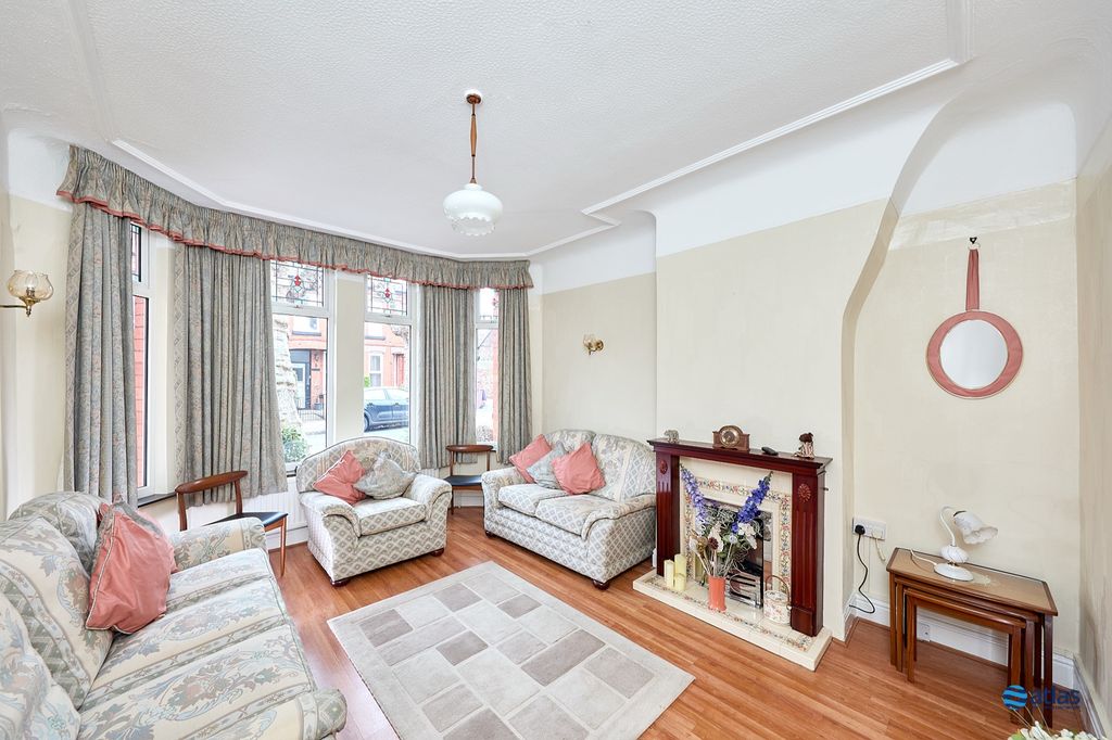 Property photo 2 of 16 Front Lounge