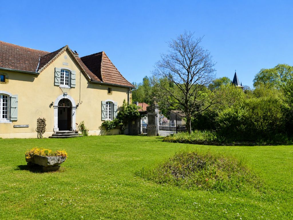 Property photo 1 of 17 Main Exterior View