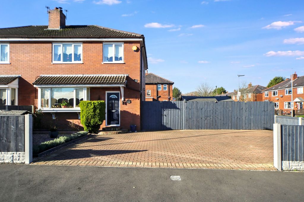 Property photo 2 of 25