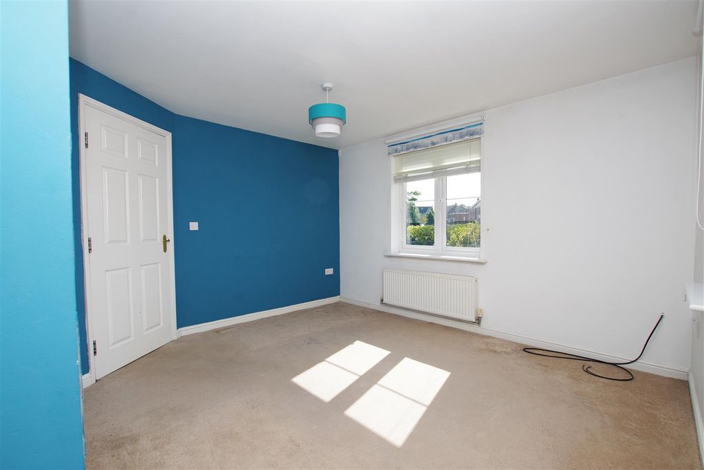 Property photo 3 of 11 Living Room