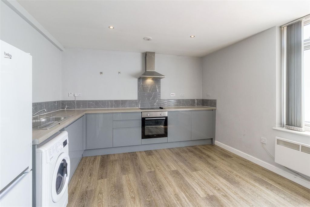 Property photo 2 of 10 Silver Street - 005.Jpg