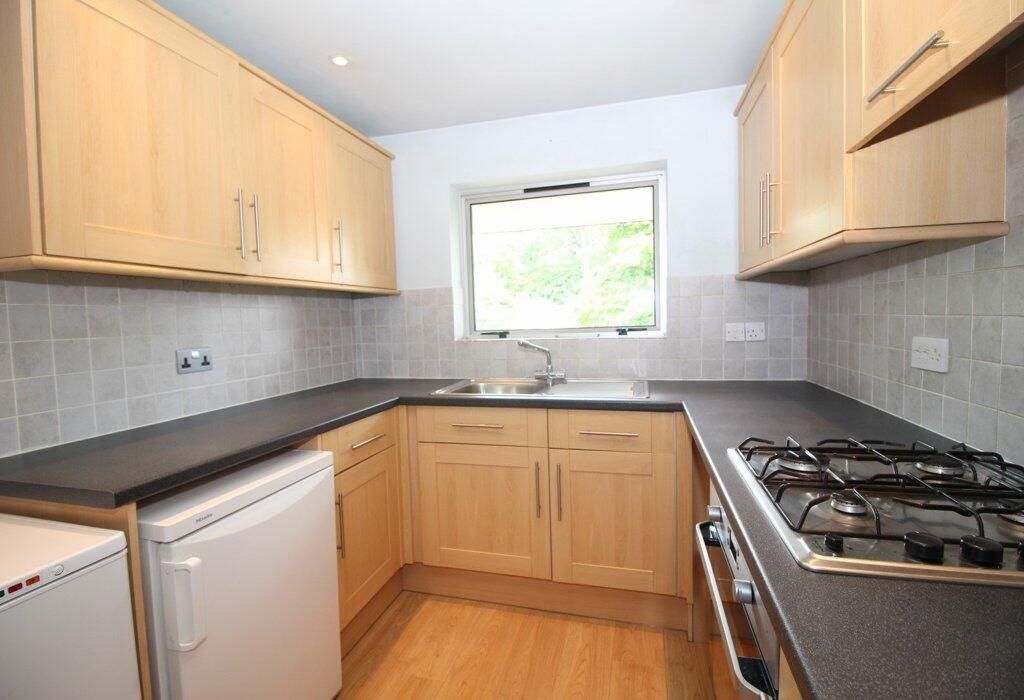 Property photo 3 of 8 Kitchen
