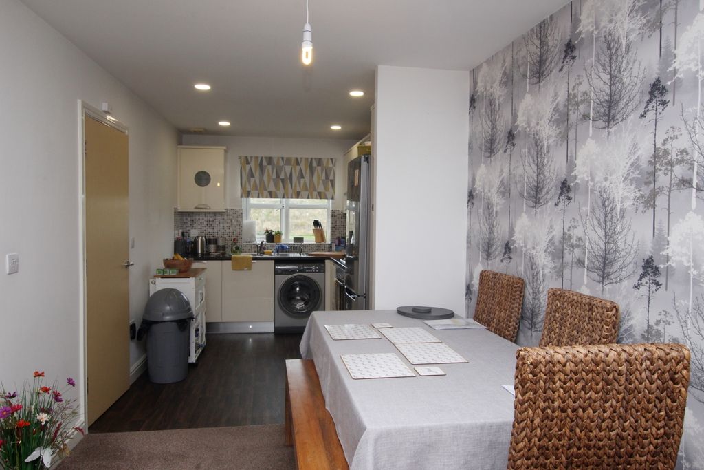 Property photo 3 of 8 Kitchen Diner