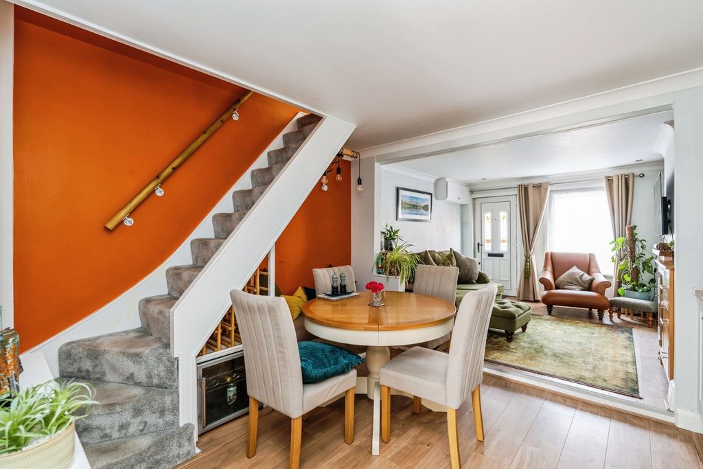 Property photo 3 of 19 Pbox-Img.Jpg