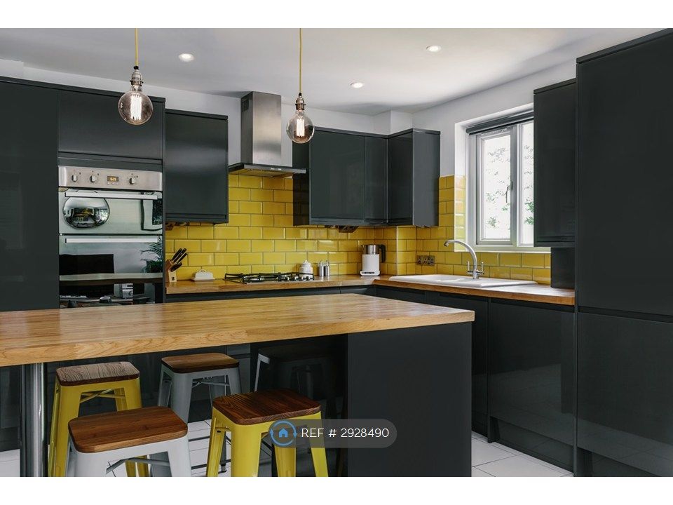 Property photo 1 of 8 Kitchen