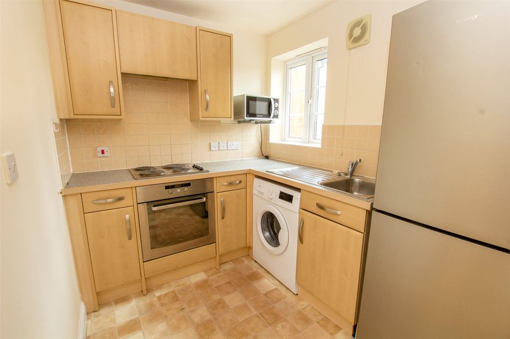 Property photo 2 of 8 Kitchen