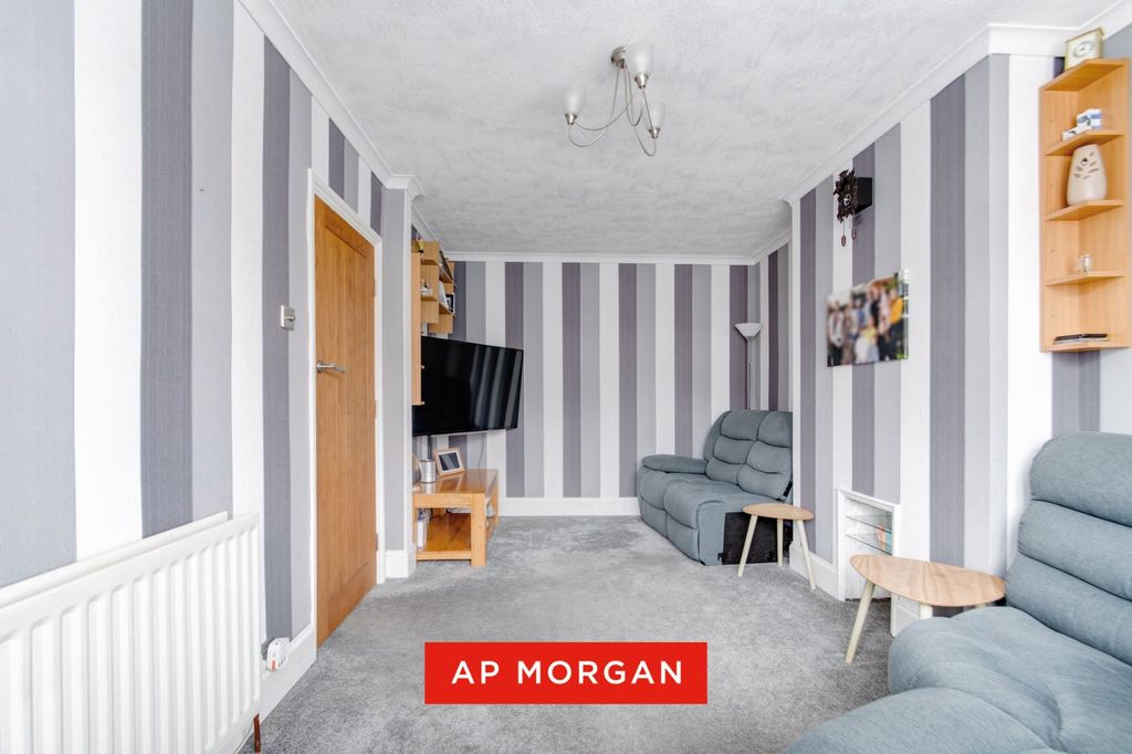 Property photo 3 of 19 Picture No. 16