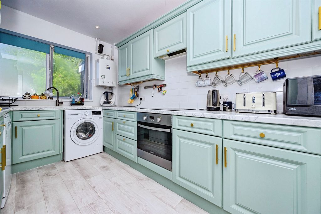 Property photo 2 of 11