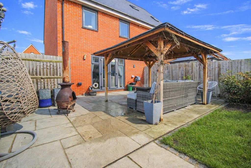 Property photo 3 of 17 Img_1002.Png