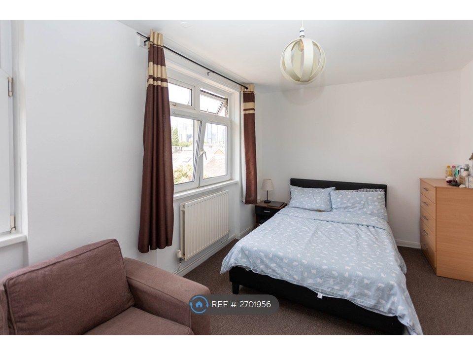 Property photo 3 of 9 Bedroom