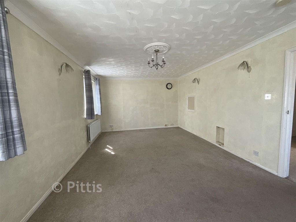Property photo 1 of 12 Lounge