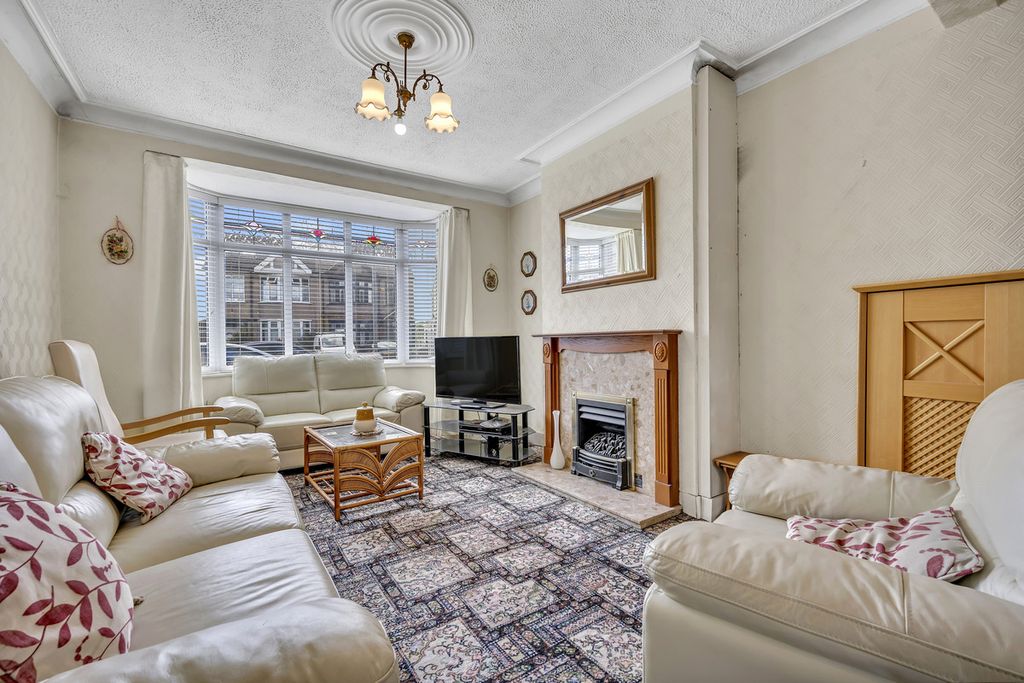 Property photo 2 of 23