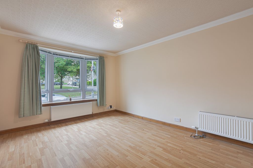 Property photo 1 of 14 Living2