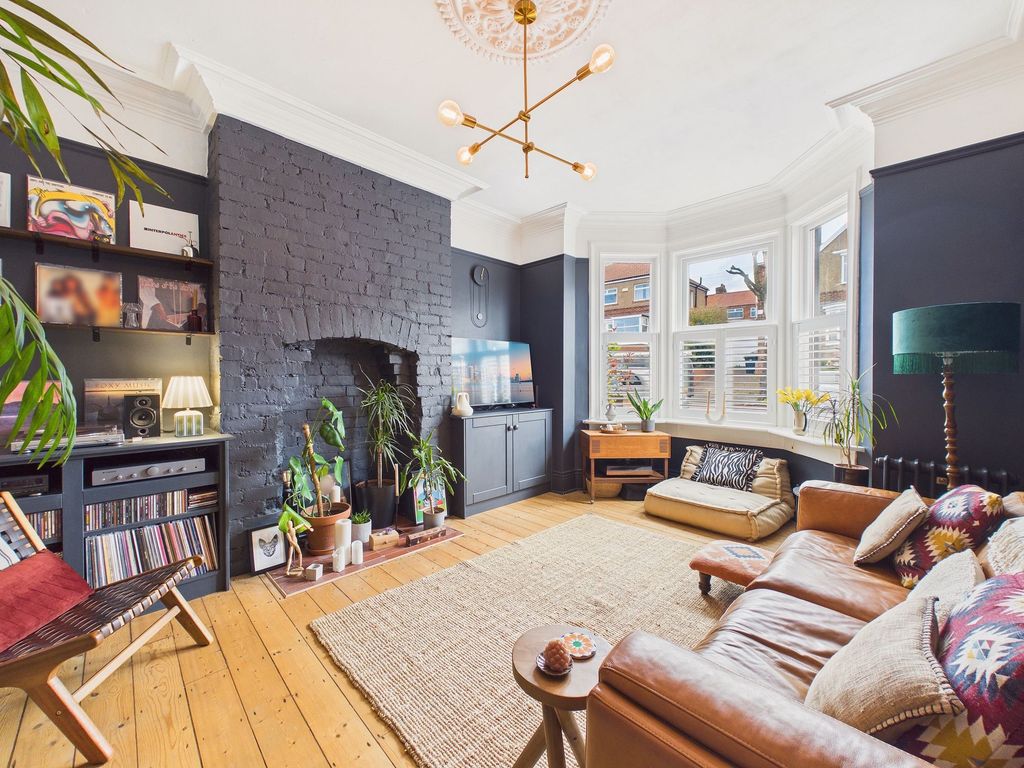 Property photo 2 of 15 Lounge