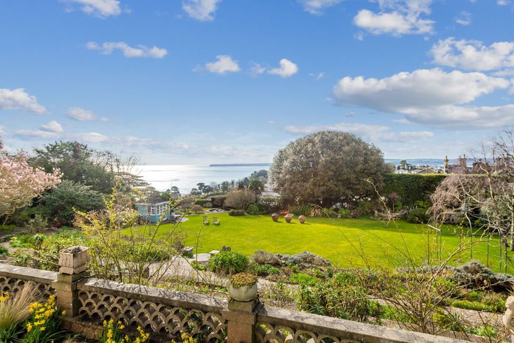 Property photo 2 of 31