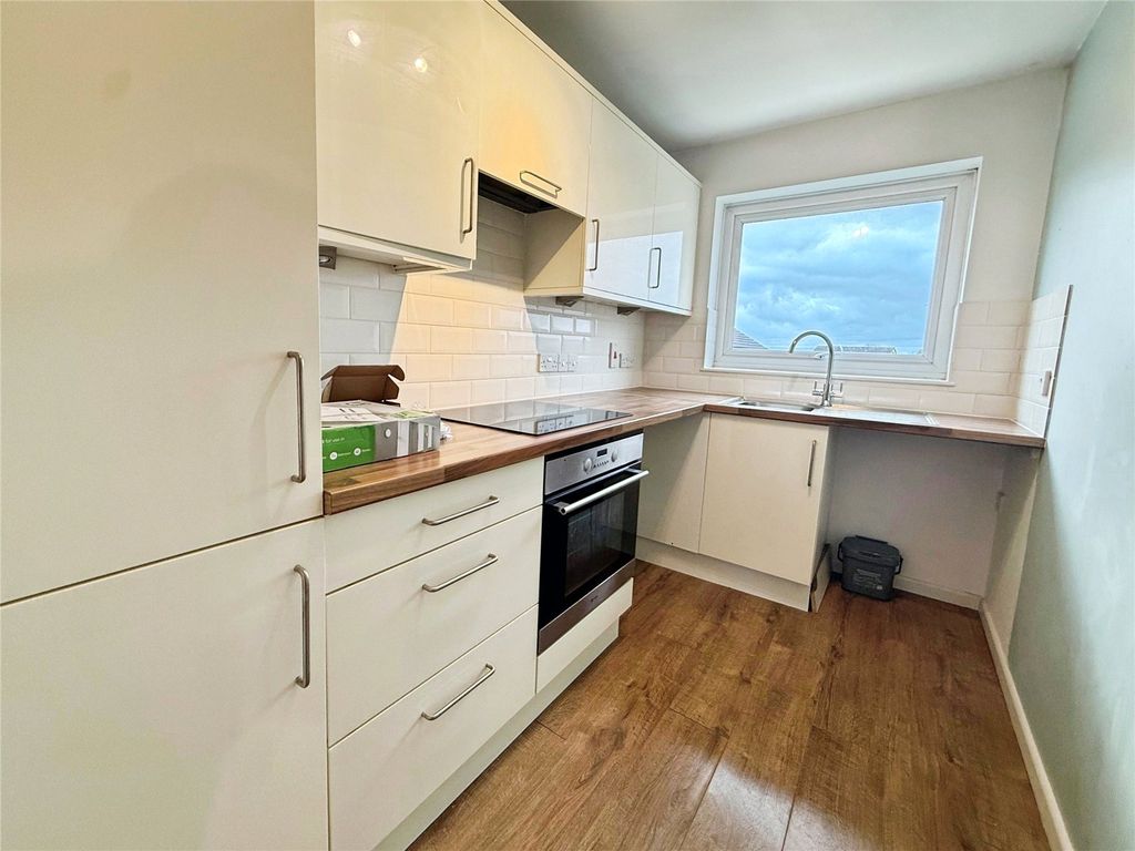 Property photo 2 of 7 Kitchen