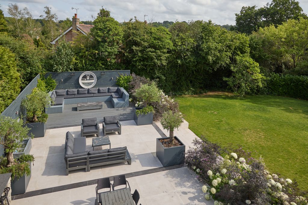 Property photo 2 of 24