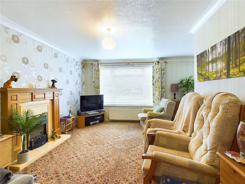 Property photo 2 of 17 Living Room