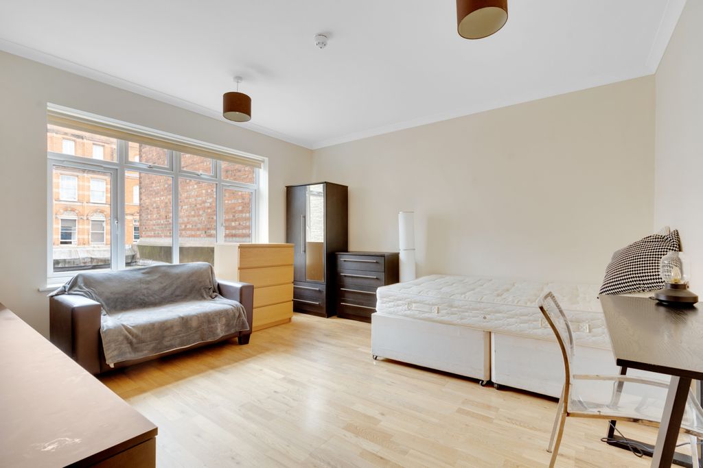 Property photo 1 of 16 Picture No. 12