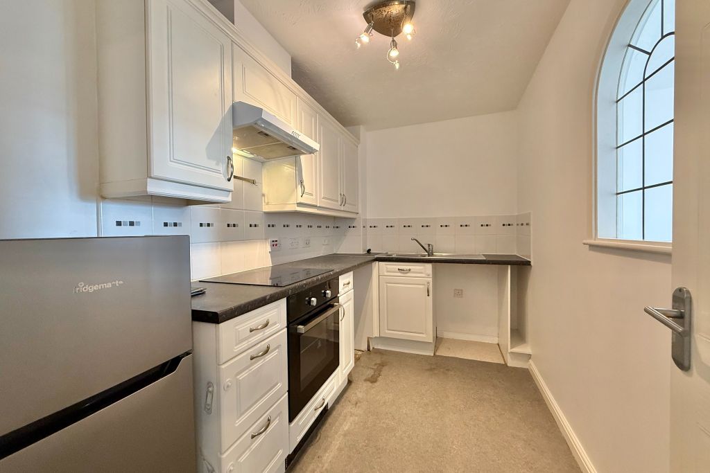 Property photo 3 of 12 Kitchen