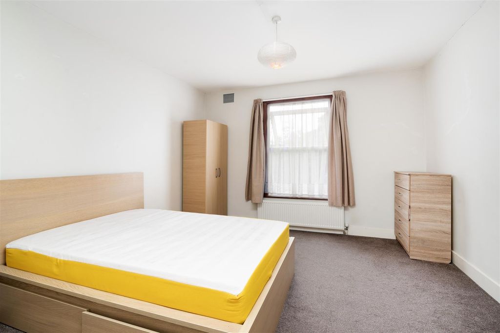 Property photo 3 of 10 Bedroom1