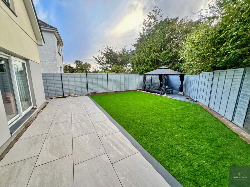 Property photo 2 of 27