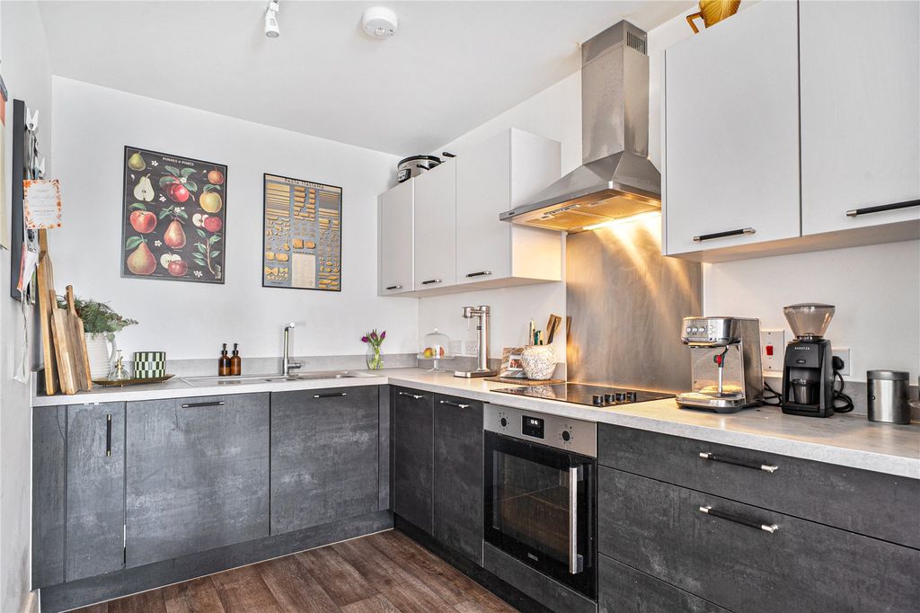 Property photo 2 of 9 Picture No. 18