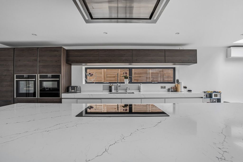 Property photo 3 of 23 Picture No. 31