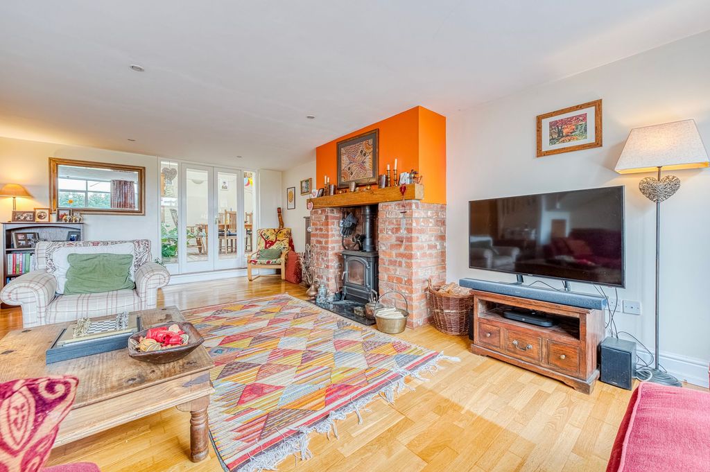 Property photo 3 of 27