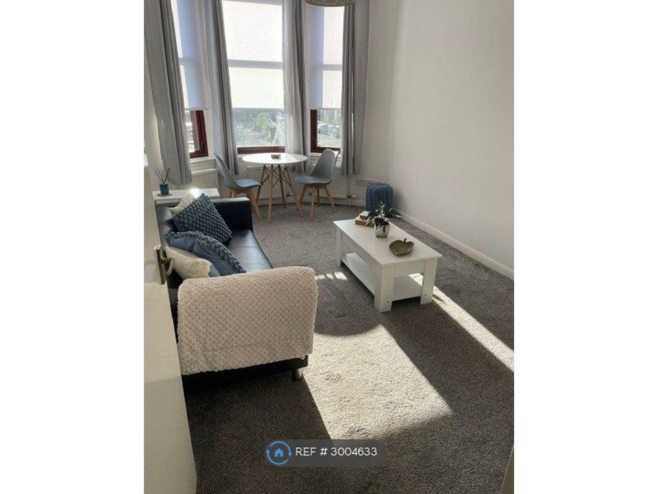 Property photo 1 of 13 Living Room