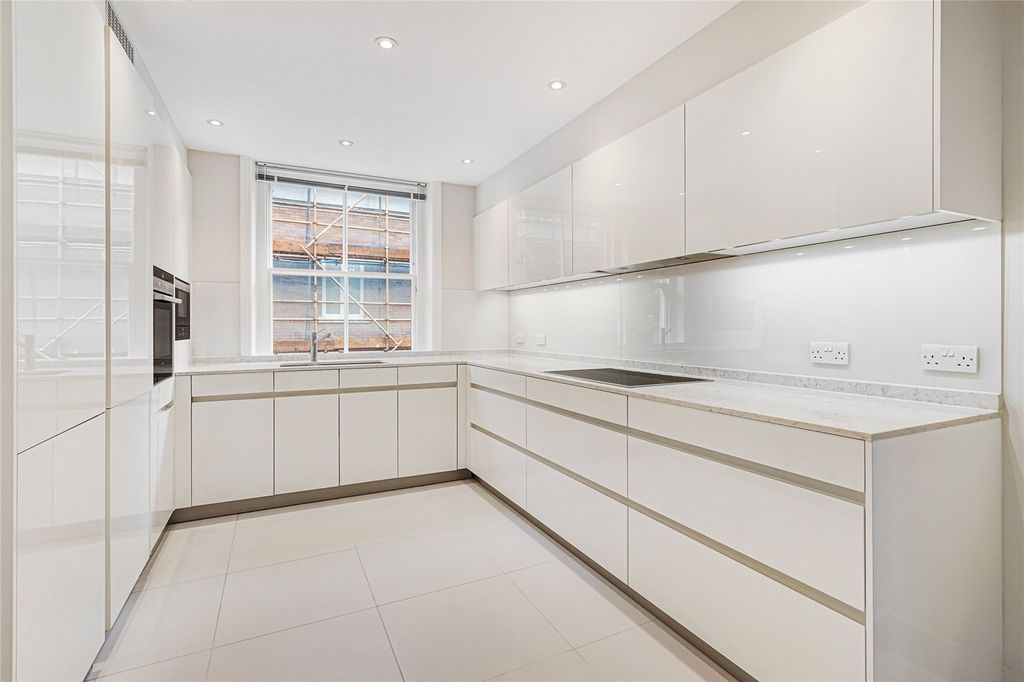 Property photo 2 of 17 Picture No. 10