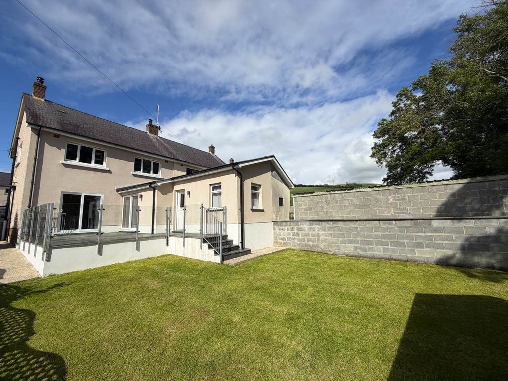 Property photo 2 of 18 Rearlawn