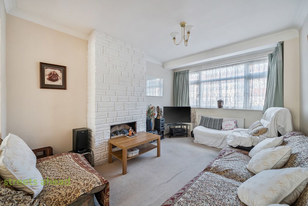 Property photo 2 of 12 91Eee93F-0F07-43B...