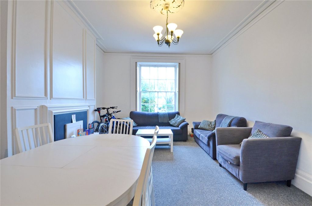 Property photo 3 of 19 Picture No. 02