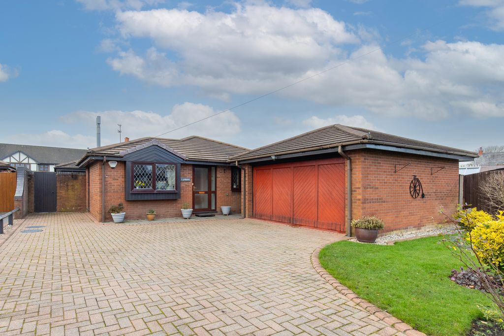 Property photo 1 of 17 Front