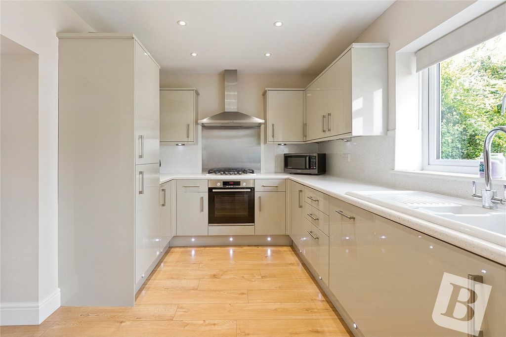 Property photo 2 of 18 Kitchen